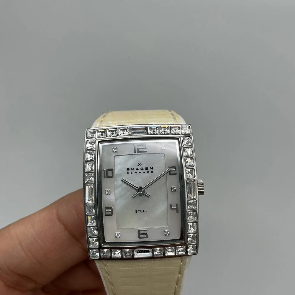 Skagen Womens Watch 25mm MOP Dial Crystals Beige Leather 527SSLW8A New Battery